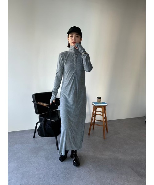 HANNE(アン)の「ハイネックパイルロングワンピース(ワンピース・レディース・ブラック/グレー・FREE)」の14枚目の写真