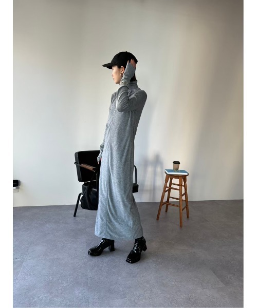 HANNE(アン)の「ハイネックパイルロングワンピース(ワンピース・レディース・ブラック/グレー・FREE)」の16枚目の写真