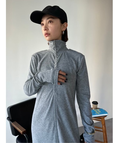 HANNE(アン)の「ハイネックパイルロングワンピース(ワンピース・レディース・ブラック/グレー・FREE)」の20枚目の写真