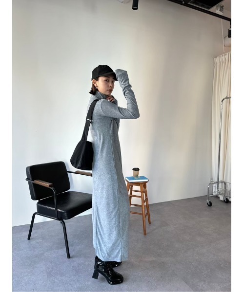 HANNE(アン)の「ハイネックパイルロングワンピース(ワンピース・レディース・ブラック/グレー・FREE)」の22枚目の写真