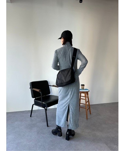 HANNE(アン)の「ハイネックパイルロングワンピース(ワンピース・レディース・ブラック/グレー・FREE)」の18枚目の写真