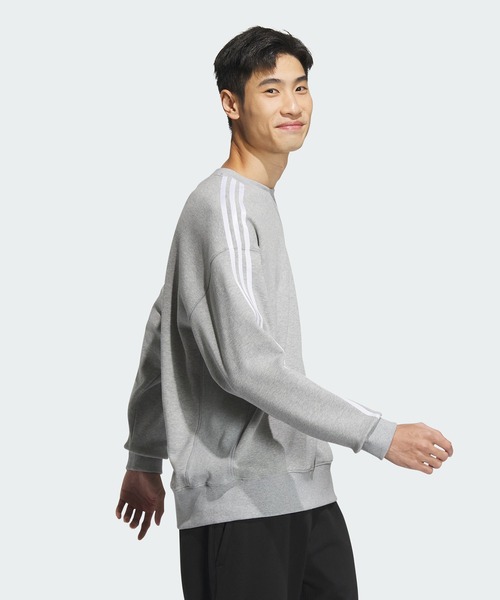 adidas（アディダス）の「エッセンシャルズ プラス ルーズ