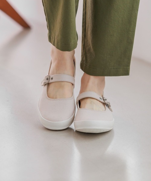 studio CLIP(スタディオクリップ)の「キャンバスワンストラップスニーカー(パンプス・レディース・ライトグレー/ブラック・MEDIUM/LARGE)」の5枚目の写真