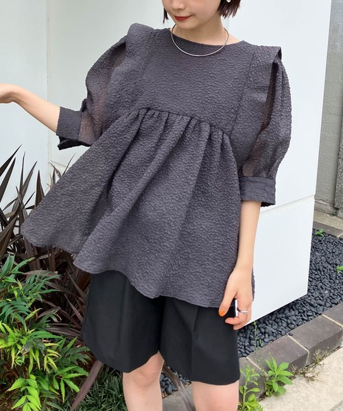 KBF(ケイビーエフ)の「シアーブークレブラウス(シャツ/ブラウス・レディース・アイボリー/ブルー/チャコールグレー・ONE)」の2枚目の写真