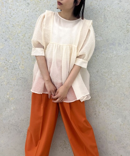 KBF(ケイビーエフ)の「シアーブークレブラウス(シャツ/ブラウス・レディース・アイボリー/ブルー/チャコールグレー・ONE)」の1枚目の写真