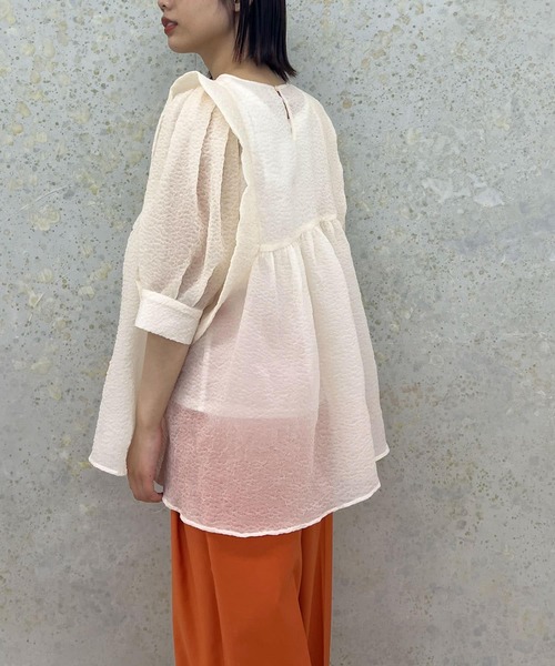 KBF(ケイビーエフ)の「シアーブークレブラウス(シャツ/ブラウス・レディース・アイボリー/ブルー/チャコールグレー・ONE)」の5枚目の写真