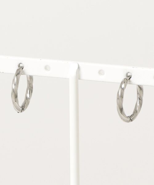 Mag.（マグ）の「【Stainless】 Twist Pierce 14mm（ピアス（両耳用）・レディース・シルバー/ゴールド/ブラック・FREE）」の8枚目の写真