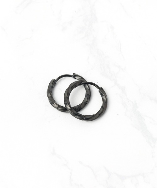 Mag.（マグ）の「【Stainless】 Twist Pierce 14mm（ピアス（両耳用）・レディース・シルバー/ゴールド/ブラック・FREE）」の2枚目の写真