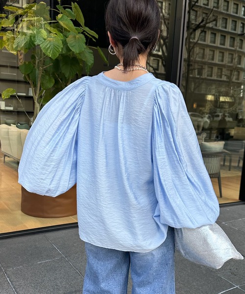 DouDou(ドゥドゥ)の「袖ボリュームギャザーシャツ(シャツ/ブラウス・レディース・ネイビー/オフホワイト/サックスブルー・FREE)」の22枚目の写真