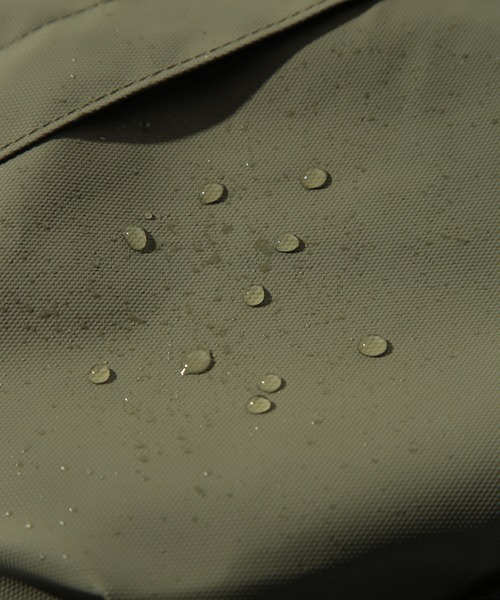 FORECAST(フォーキャスト)の「撥水加工で雨の日も安心【FORECAST】防水コーティング 軽量スクエアショルダーバッグ ボディバッグ キャンプ アウトドア ライブ フェス 旅行 買い物 9143(ボディバッグ/ウエストポーチ・メンズ・ブラック/グレー/オリーブ・FREE)」の12枚目の写真