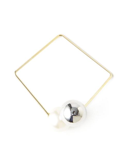 BEAUTY&YOUTH UNITED ARROWS(ビューティーアンドユースユナイテッドアローズ)の「BY スクエア×ボールイヤリング◆(イヤリング・レディース・ゴールド/シルバー・フリー)」の3枚目の写真