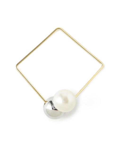 BEAUTY&YOUTH UNITED ARROWS(ビューティーアンドユースユナイテッドアローズ)の「BY スクエア×ボールイヤリング◆(イヤリング・レディース・ゴールド/シルバー・フリー)」の4枚目の写真