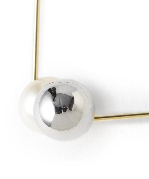 BEAUTY&YOUTH UNITED ARROWS(ビューティーアンドユースユナイテッドアローズ)の「BY スクエア×ボールイヤリング◆(イヤリング・レディース・ゴールド/シルバー・フリー)」の5枚目の写真