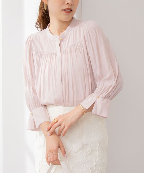 NOLLEY’S（ノーリーズ）の「5分袖ギャザーブラウス（シャツ/ブラウス・レディース・ホワイト系その他2/サックスブルー/ベビーピンク/オフホワイト/ネイビー・38）」の5枚目の写真