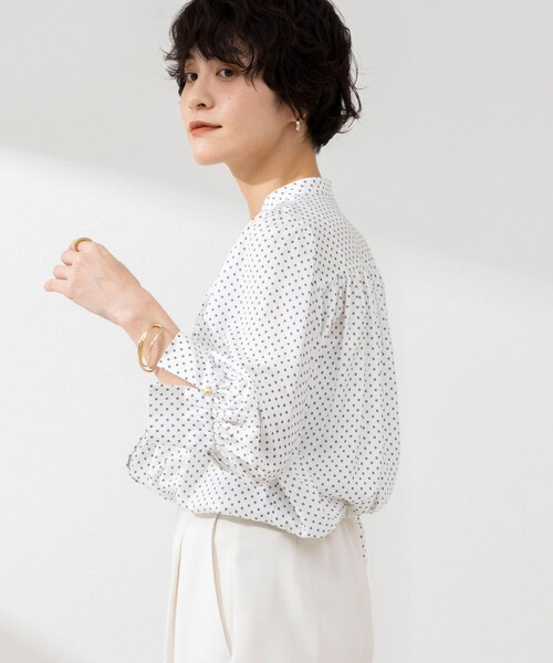 NOLLEY’S（ノーリーズ）の「5分袖ギャザーブラウス（シャツ/ブラウス・レディース・ホワイト系その他2/サックスブルー/ベビーピンク/オフホワイト/ネイビー・38）」の9枚目の写真