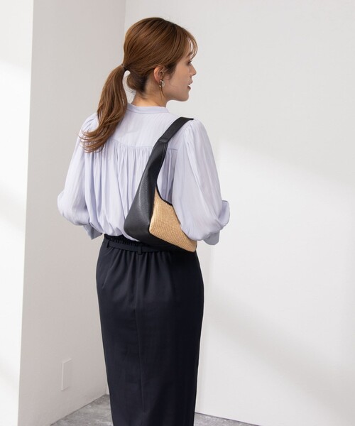 NOLLEY’S（ノーリーズ）の「5分袖ギャザーブラウス（シャツ/ブラウス・レディース・ホワイト系その他2/サックスブルー/ベビーピンク/オフホワイト/ネイビー・38）」の15枚目の写真