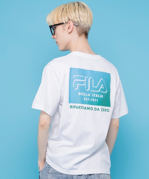 FILA(フィラ)の「FILA フィラ ブランド ロゴ バックプリント 綿 半袖 Tシャツ ティーシャツ(Tシャツ/カットソー・メンズ・ホワイト系2/ホワイト系1/ブラック系1/ブルー系1/ブラック系2/ベージュ系2/ベージュ系1/ネイビー系2/ネイビー系1・L/M/LL)」の2枚目の写真