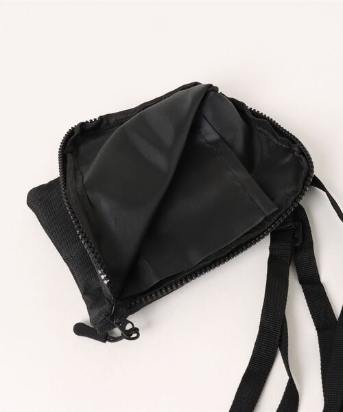 PARKS TOKYO SELECT（パークストウキョウセレクト）の「【（What it isNt) ART BY MARKGONZALES】ミニ ショルダーバッグ / ポーチ / サコッシュ（ショルダーバッグ・メンズ・ブラック/オフホワイト/ブラック×グレー/ベージュ・FREE）」の7枚目の写真