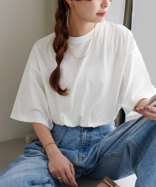 DISCOAT(ディスコート)の「【17色展開】ビック半袖Tシャツ≪WEB限定≫(Tシャツ/カットソー・レディース・ホワイト/チャコールグレー/ライトブルー/ブラック/ホワイト×ブラック/ホワイト×レッド/ベージュ系その他2/ピンク系その他/グレイッシュベージュ/ライトピンク/ホワイト×ネイビー/ブラック×ホワイト/グレー×ホワイト/ベージュ系その他/ダークグレー/ピンク系その他2/サンドベージュ・MEDIUM)」の2枚目の写真