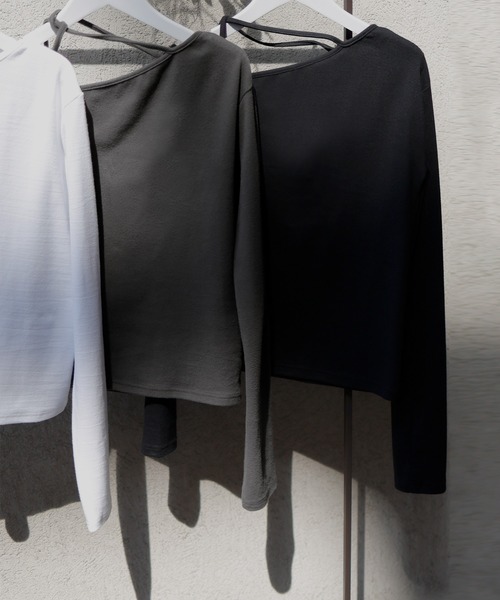 Mili affinity（ミリアフィニティー）の「ストラップチョーカーリボンワンショルダーTシャツ（Tシャツ/カットソー・レディース・ブラック/オフホワイト/チャコール・FREE）」の4枚目の写真