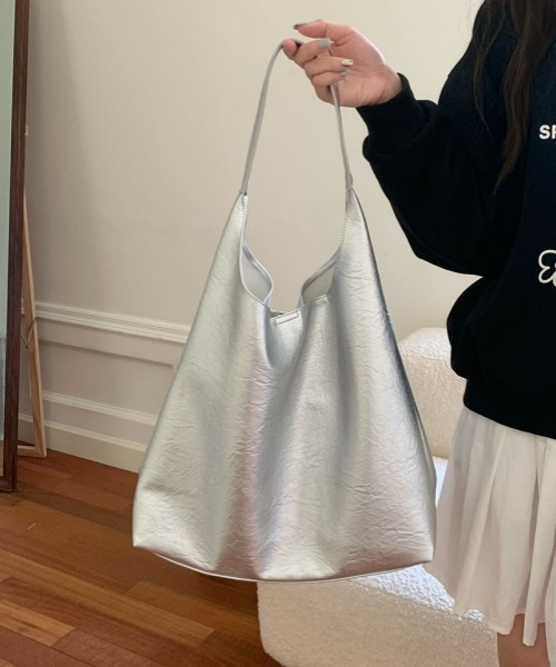 gossip!ロサンゼルス(ゴシップロサンゼルス)の「Y2K A4サイズ収納可能 大容量トートバッグ 通勤&通学用(トートバッグ・レディース・シルバー/ブラウン/ホワイト/ブラック・FREE)」の6枚目の写真