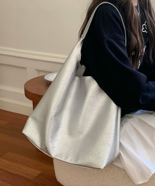 gossip!ロサンゼルス(ゴシップロサンゼルス)の「Y2K A4サイズ収納可能 大容量トートバッグ 通勤&通学用(トートバッグ・レディース・シルバー/ブラウン/ホワイト/ブラック・FREE)」の7枚目の写真