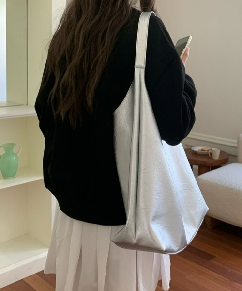 gossip!ロサンゼルス(ゴシップロサンゼルス)の「Y2K A4サイズ収納可能 大容量トートバッグ 通勤&通学用(トートバッグ・レディース・シルバー/ブラウン/ホワイト/ブラック・FREE)」の8枚目の写真