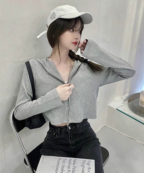 urge:(アージコロン )の「【URGE:】W ジップ クロップド丈 パーカー(パーカー・レディース・ブラック/グレー/ホワイト・MEDIUM/LARGE/X-LARGE)」の3枚目の写真