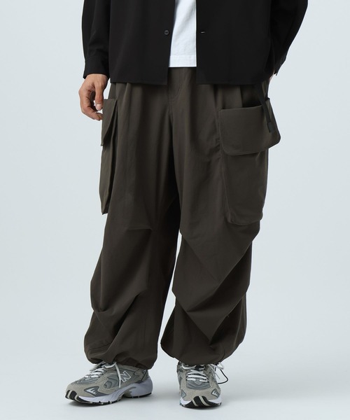 BAYFLOW（ベイフロー）の「【ウルマ×BAYFLOW】バギーフィットテッククライミングカーゴパンツ（カーゴパンツ・メンズ・ブラック/カーキ・MEDIUM/LARGE）」の8枚目の写真