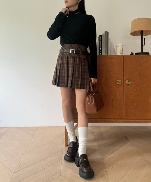 one after another NICE CLAUP（ワンアフターアナザーナイスクラップ）の「ハイネックテレコトップス（Tシャツ/カットソー・レディース・オフホワイト/ブラウン/ブラック/レッド・FREE）」の9枚目の写真