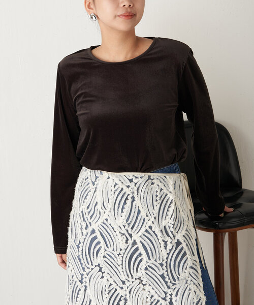 Jena espace merveilleux（ジェナ　エスパスメルヴェイユ）の「ベロアプルオーバー（Tシャツ/カットソー・レディース・ベージュ/グレー/ブラック・FREE）」の2枚目の写真