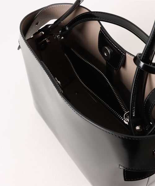 GIANNI NOTARO（ジャンニノターロ）の「【GIANNI NOTARO】ガラスレザー2WAYワンショルダートートバッグ ポーチ付き / 4091S（トートバッグ・レディース・ブラック・FREE）」の4枚目の写真