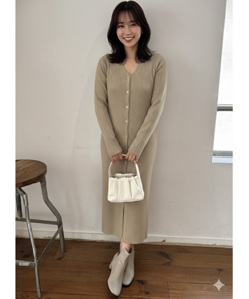 Day and Grade(デイアンドグレイド)の「フロントボタン Vネック リブニット ロングワンピース(ニット/セーター・レディース・ベージュ・FREE)」の1枚目の写真