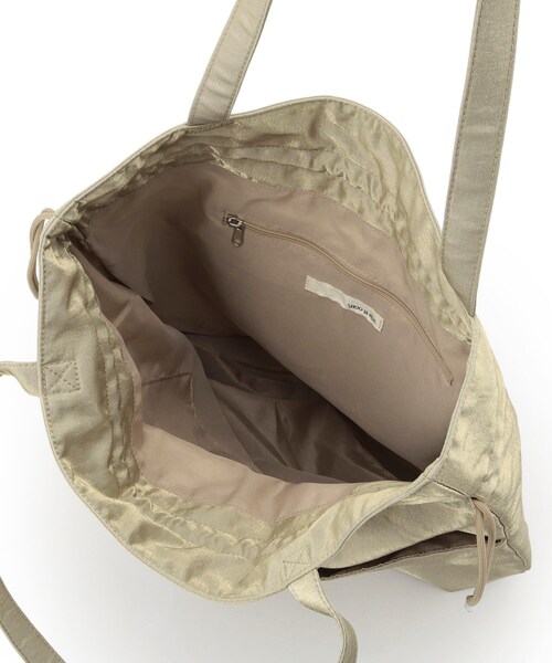 SHOO・LA・RUE（シューラルー）の「シャイニー巾着トートバッグ（トートバッグ・レディース・シルバー/ナチュラル/ブラック・00）」の11枚目の写真