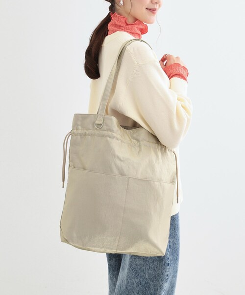 SHOO・LA・RUE（シューラルー）の「シャイニー巾着トートバッグ（トートバッグ・レディース・シルバー/ナチュラル/ブラック・00）」の20枚目の写真