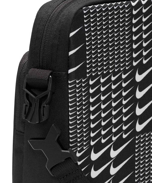 NIKE（ナイキ）の「ナイキ ヘリテージ クロスボディバッグ (4L) / Nike Heritage Crossbody Bag (4L) HJ8359-010 Black（ボディバッグ/ウエストポーチ・メンズ・ブラック・ONE SIZE）」の6枚目の写真