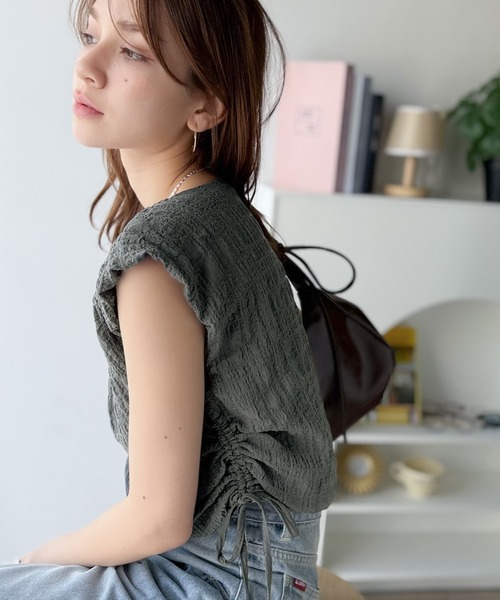 classicalelf(クラシカルエルフ)の「ポコポコ質感が涼しげ、夏の相棒トップス。ボートネックノースリーブサイドドロストリボンポコポコトップス(Tシャツ/カットソー・レディース・ブルー/アイボリー/ブラック/チャコール・X-LARGE/SMALL/MEDIUM/LARGE)」の6枚目の写真