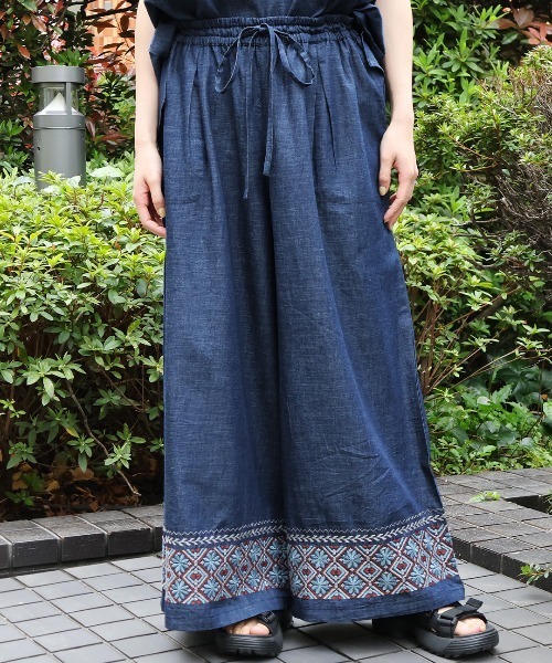 チチカカ(チチカカ)の「エンブロイダリーデニムパンツ【大きいサイズ】(デニムパンツ・レディース・その他2/その他1・3L)」の1枚目の写真