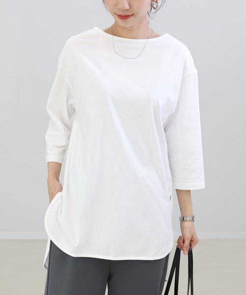 Aletta vita（アレッタビータ）の「選べる袖丈　ボートネック綿裾スリットチュニックカットソー（Tシャツ/カットソー・レディース・オフホワイト/ブラック系その他/ブラック/グレー系その他/ホワイト系その他/グレー系その他2・FREE）」の3枚目の写真