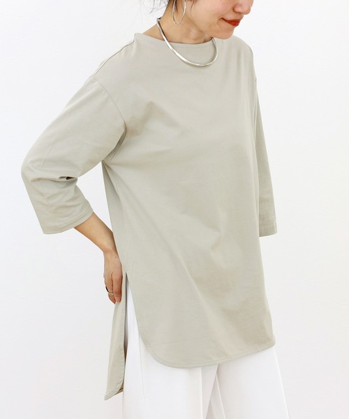 Aletta vita（アレッタビータ）の「選べる袖丈　ボートネック綿裾スリットチュニックカットソー（Tシャツ/カットソー・レディース・オフホワイト/ブラック系その他/ブラック/グレー系その他/ホワイト系その他/グレー系その他2・FREE）」の6枚目の写真