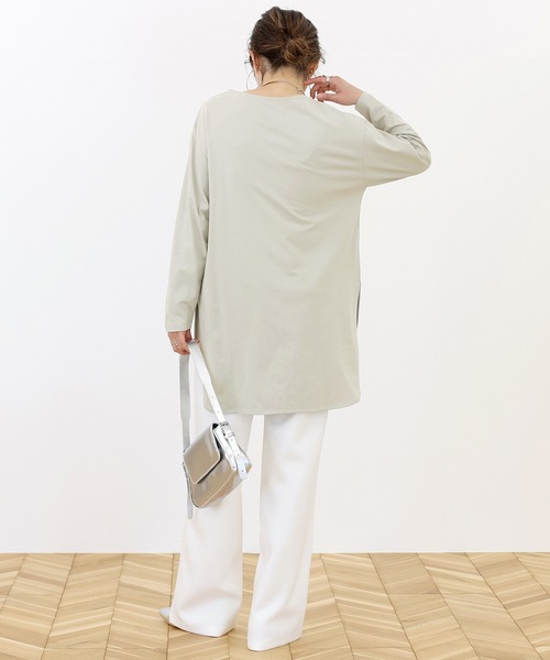 Aletta vita（アレッタビータ）の「選べる袖丈　ボートネック綿裾スリットチュニックカットソー（Tシャツ/カットソー・レディース・オフホワイト/ブラック系その他/ブラック/グレー系その他/ホワイト系その他/グレー系その他2・FREE）」の14枚目の写真