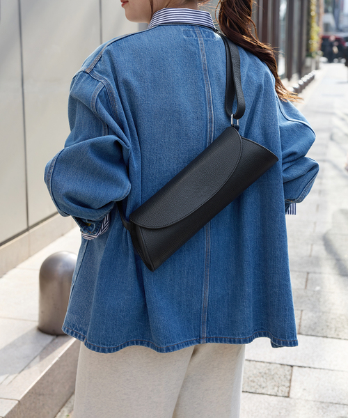 AULENTTI（オウレンティ）の「【AULENTTI/オウレンティ】ツツガタBAG ST-SS23-Y02MOD-DO（ショルダーバッグ・レディース・ブラック/ブラウン・FREE）」の3枚目の写真