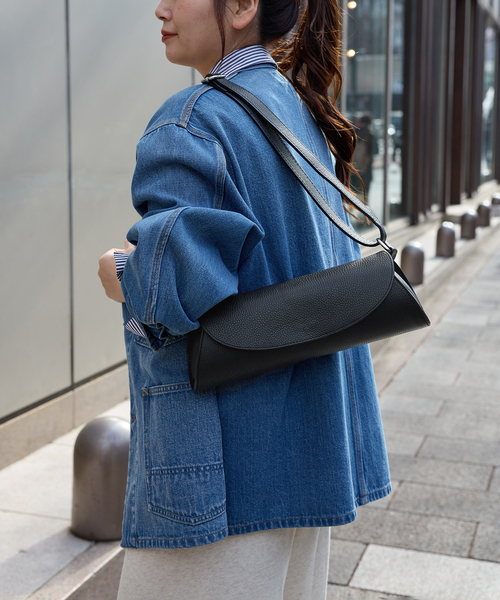 AULENTTI（オウレンティ）の「【AULENTTI/オウレンティ】ツツガタBAG ST-SS23-Y02MOD-DO（ショルダーバッグ・レディース・ブラック/ブラウン・FREE）」の4枚目の写真