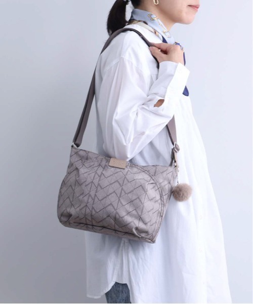 Kanana project(カナナプロジェクト)の「カナナ プロジェクト ショルダーバッグ KM-2 5L 260g No.68711(ショルダーバッグ・レディース・ブラック/グレー系その他/イエロー系/アクア・FREE)」の1枚目の写真
