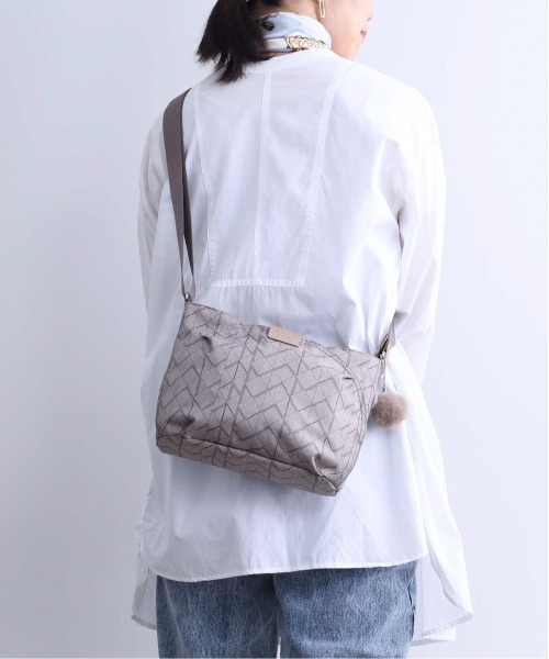 Kanana project(カナナプロジェクト)の「カナナ プロジェクト ショルダーバッグ KM-2 5L 260g No.68711(ショルダーバッグ・レディース・ブラック/グレー系その他/イエロー系/アクア・FREE)」の14枚目の写真