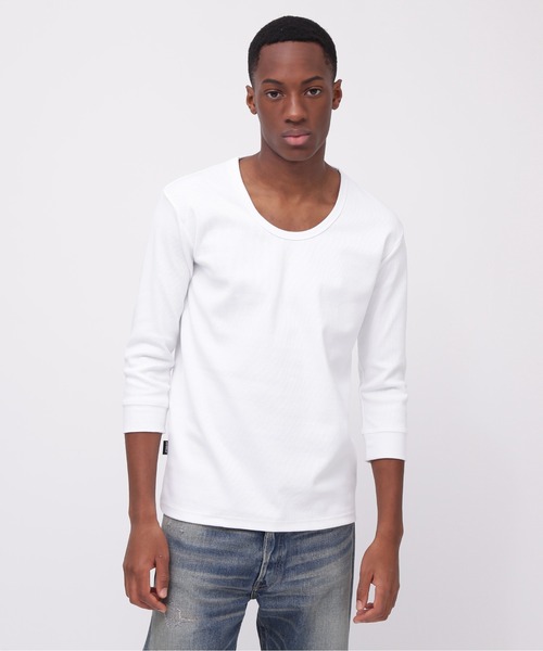 AVIREX（アヴィレックス）の「《DAILY/デイリー》2/3 SLEEVE U-NECK T-SHIRT / デイリーウェア 2/3 スリーブ Uネック Tシャツ/ AVIREX / アヴィレックス（Tシャツ/カットソー・メンズ・ブラック/ホワイト/グレー/チャコール・X-LARGE/LARGE/MEDIUM/SMALL）」の6枚目の写真