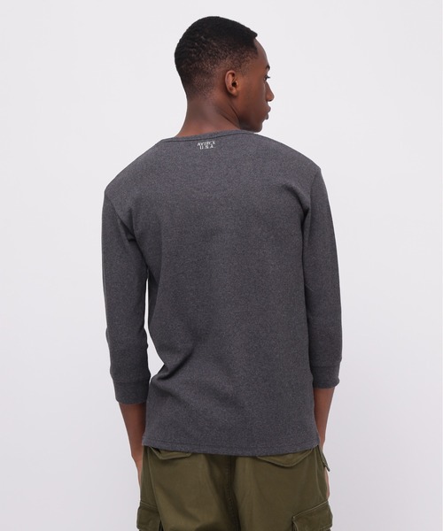 AVIREX(アヴィレックス)の「《DAILY/デイリー》2/3 SLEEVE U-NECK T-SHIRT / デイリーウェア 2/3 スリーブ Uネック Tシャツ/ AVIREX / アヴィレックス(Tシャツ/カットソー・メンズ・ブラック/ホワイト/グレー/チャコール・X-LARGE/LARGE/MEDIUM/SMALL)」の21枚目の写真