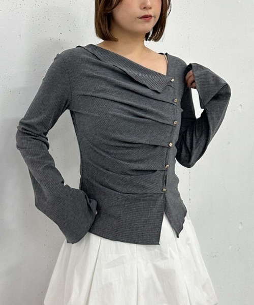 archives（アルシーヴ）の「アシメタックボタンカットTOPS（T