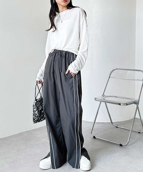 FIRST MOOD(ファーストムード)の「《FIRSTMOODコラボ》裾スリットダブルラインナイロンイージーパンツ(その他パンツ・レディース・チャコールグレー/ブラック・MEDIUM/LARGE)」の6枚目の写真