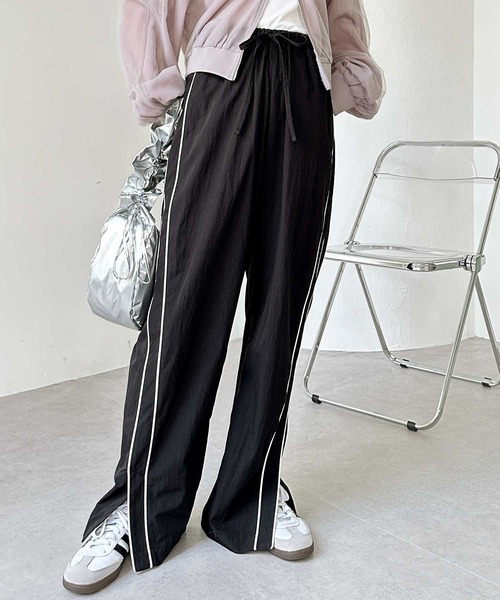 FIRST MOOD(ファーストムード)の「《FIRSTMOODコラボ》裾スリットダブルラインナイロンイージーパンツ(その他パンツ・レディース・チャコールグレー/ブラック・MEDIUM/LARGE)」の8枚目の写真